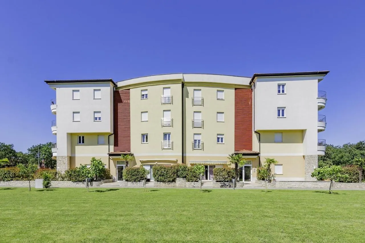 Adria Apartments 우마그 3*,  크로아티아