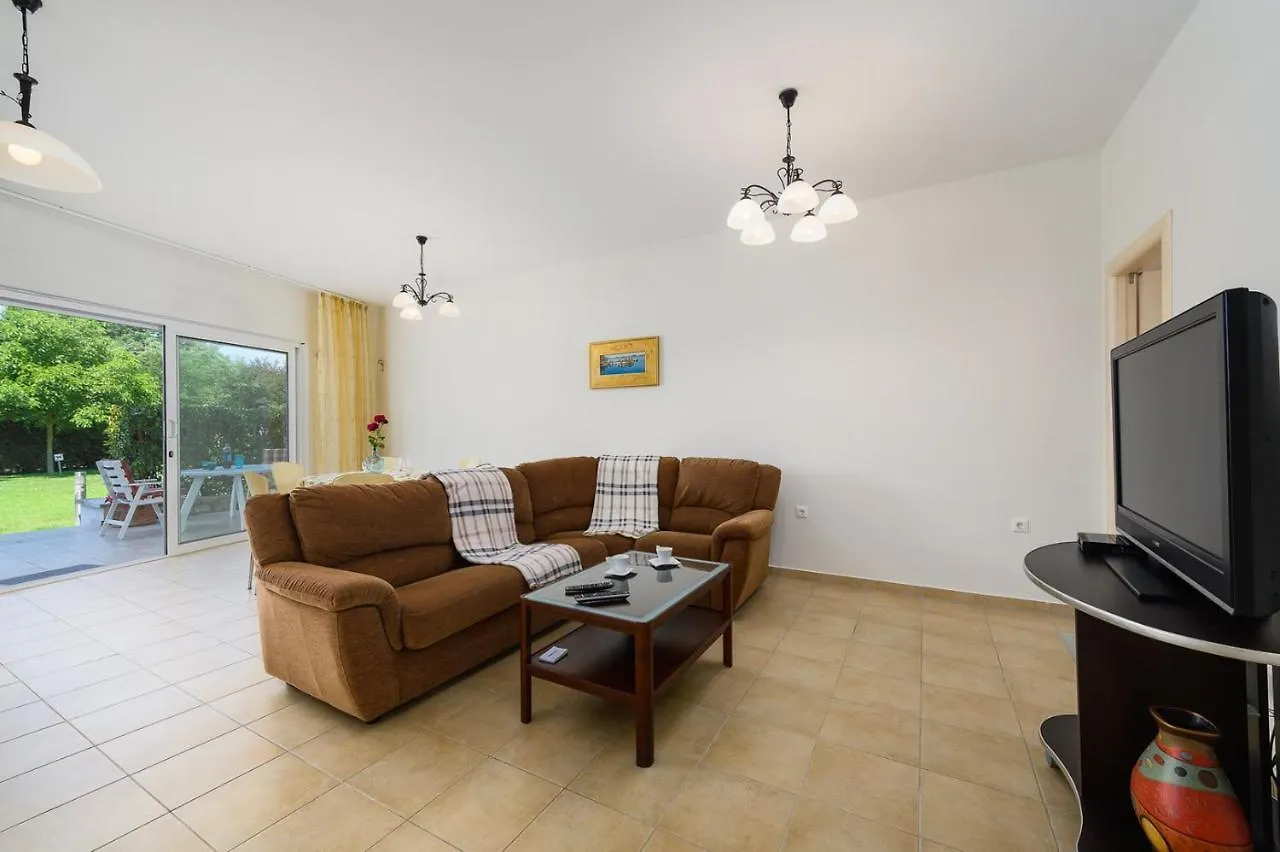 Adria Apartments 우마그 3*,